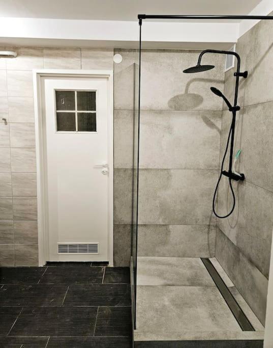 Apartament Przestronny Z Szybkim Wifi *